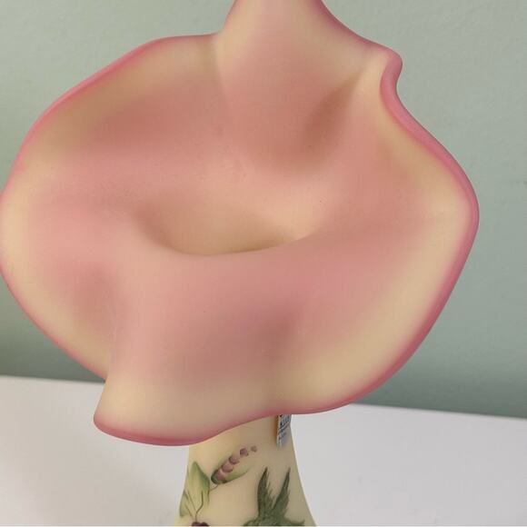 Fenton Burmese Glass 1998 Messenger Exclusive Hummingbird Jack In Pulpit Vase - Picture 13 of 15